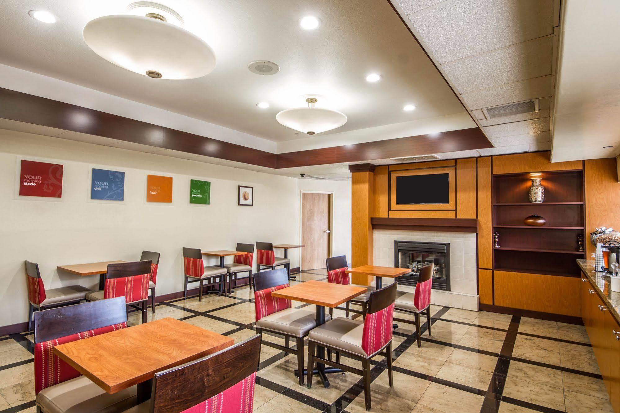 Comfort Inn & Suites Oakland Airport Esterno foto