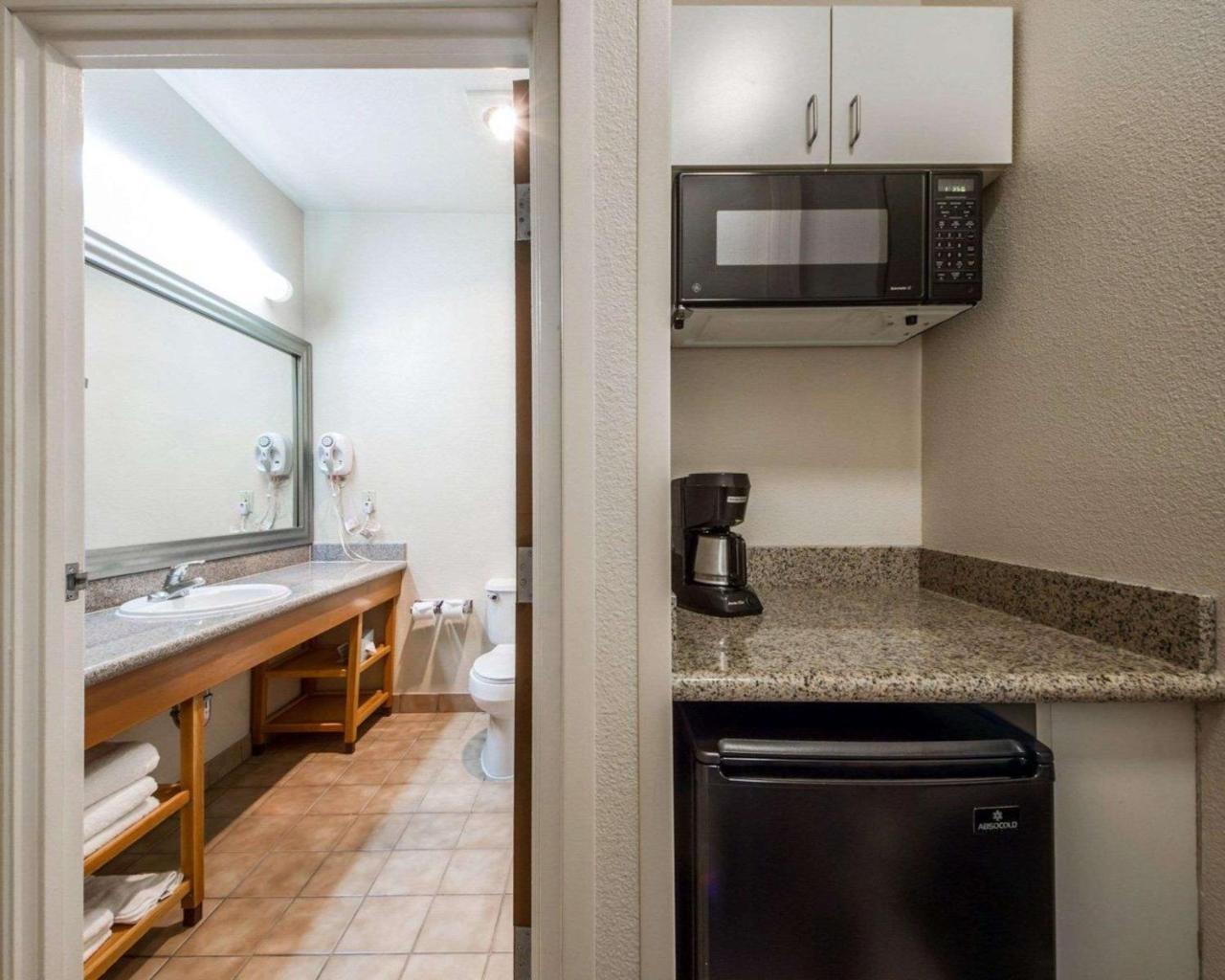 Comfort Inn & Suites Oakland Airport Esterno foto
