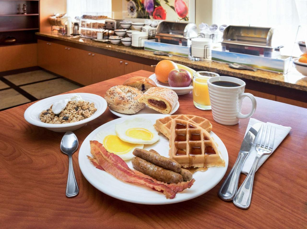 Comfort Inn & Suites Oakland Airport Esterno foto