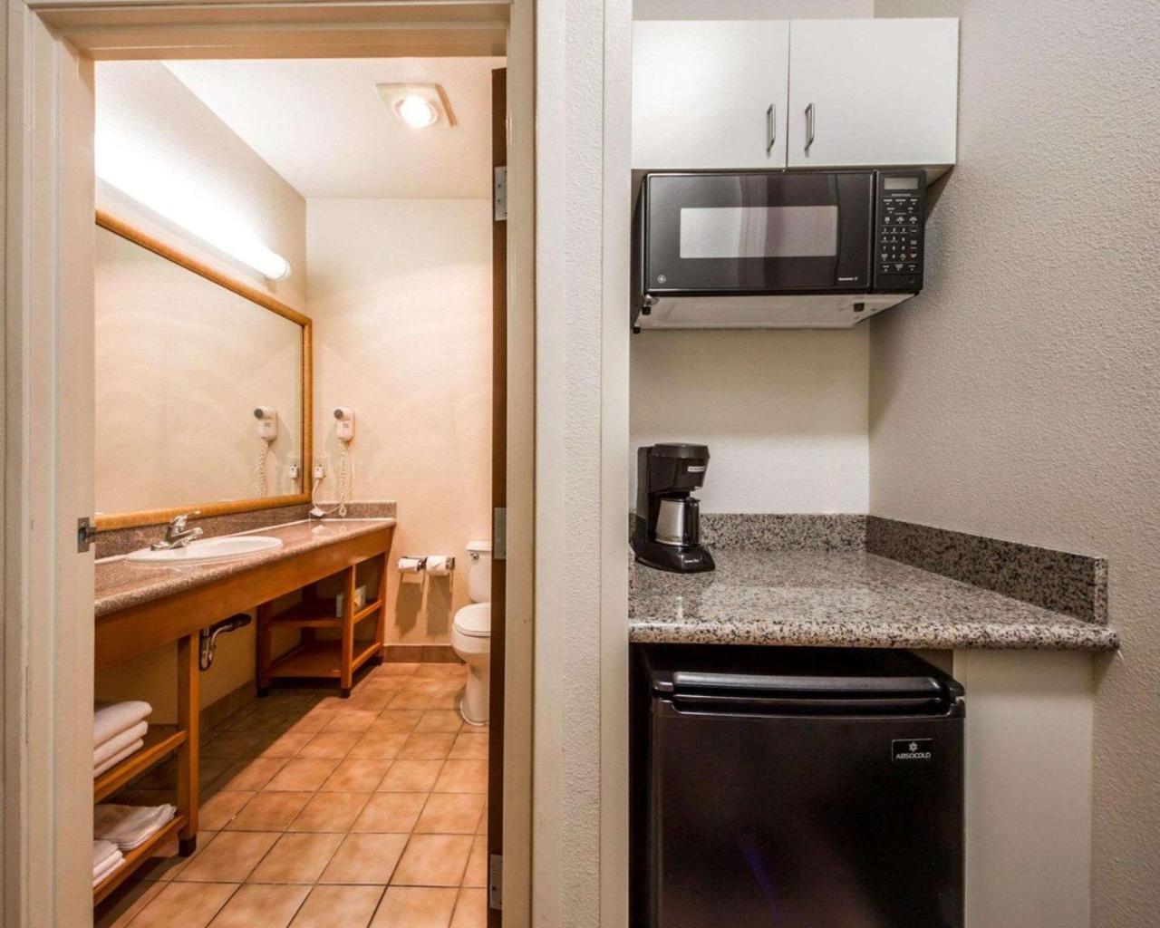 Comfort Inn & Suites Oakland Airport Esterno foto